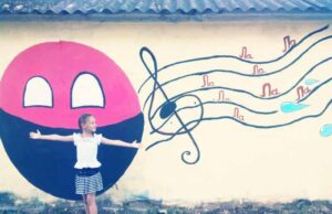 У Нововолинську молодь створює великий патріотичний малюнок У Нововолинську молодь створює великий патріотичний малюнок