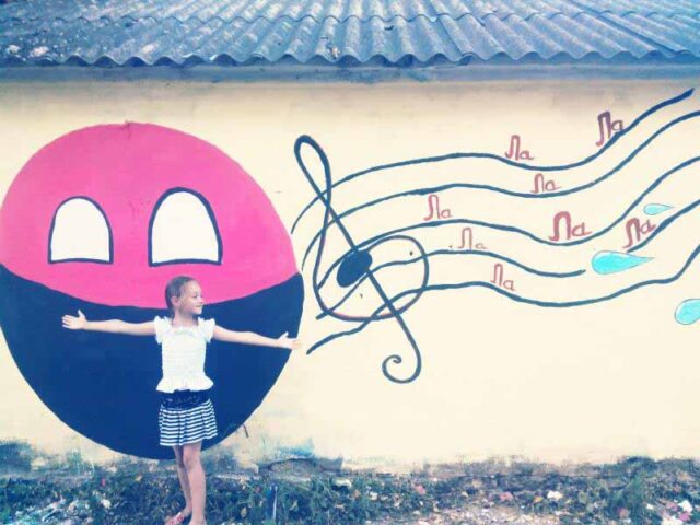 У Нововолинську молодь створює великий патріотичний малюнок У Нововолинську молодь створює великий патріотичний малюнок