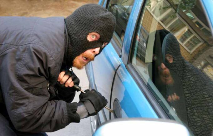 Вшосте обікрали авто депутата Соловйова Вшосте обікрали авто депутата Соловйова