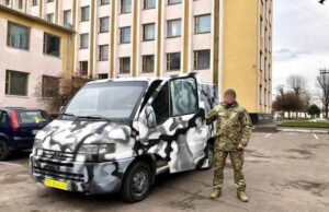 Працівники Нововолинської міськради передали авто нашим Захисникам Працівники Нововолинської міськради передали авто нашим Захисникам