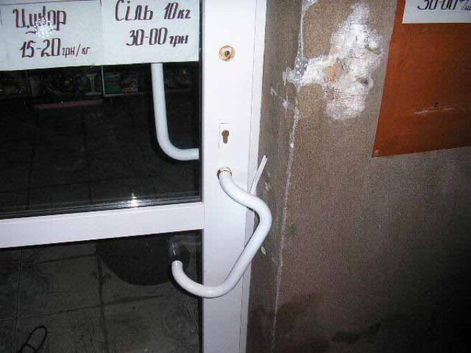 У Жовтневому викрали термінал банку, в якому було майже 40 тисяч У Жовтневому викрали термінал банку