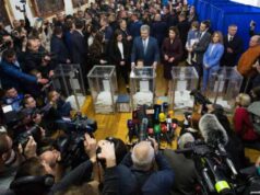 Екзит-поли: в першому турі перемагає Зеленський Екзит-поли: в першому турі перемагає Зеленський