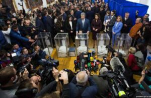 Екзит-поли: в першому турі перемагає Зеленський Екзит-поли: в першому турі перемагає Зеленський