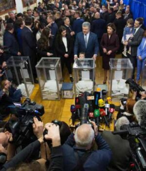 33_24 Екзит-поли: в першому турі перемагає Зеленський