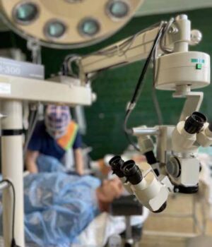 За день в офтальмологічному відділенні прооперували 18 пацієнтів шляхом безшовної факоемульсифікації з імплантацією інтраокулярної лінзи