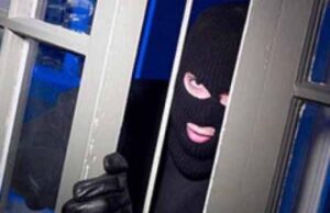 Міліціонери затримали квартирного злодія Міліціонери затримали квартирного злодія