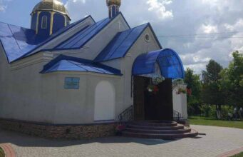 Скандал: у Нововолинську не можуть поділити церкву (Оновлено) Скандал: у Нововолинську не можуть поділити церкву (Оновлено)