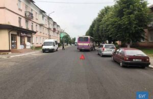 Автобус в’їхав у легковик Автобус в’їхав у легковик