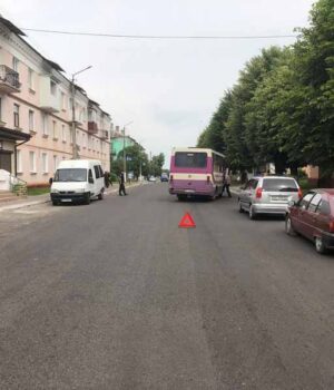 35052209_10214435550234478_473865644438192128_n Автобус в’їхав у легковик