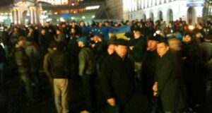 Кияни збираються на Майдані через зрив євроінтеграції Кияни збираються на Майдані через зрив євроінтеграції