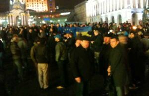 Кияни збираються на Майдані через зрив євроінтеграції Кияни збираються на Майдані через зрив євроінтеграції