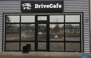 Побили вікна у кафе “Драйв” Побили вікна у кафе “Драйв”