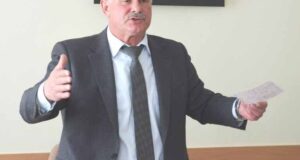 Депутати залишили мера без надбавок і премій Депутати залишили мера без надбавок і премій