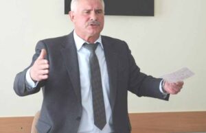 Депутати залишили мера без надбавок і премій Депутати залишили мера без надбавок і премій