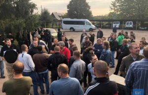 На шахту №9 «Нововолинська» приїхали люди в чорному На шахту №9 «Нововолинська» приїхали люди в чорному