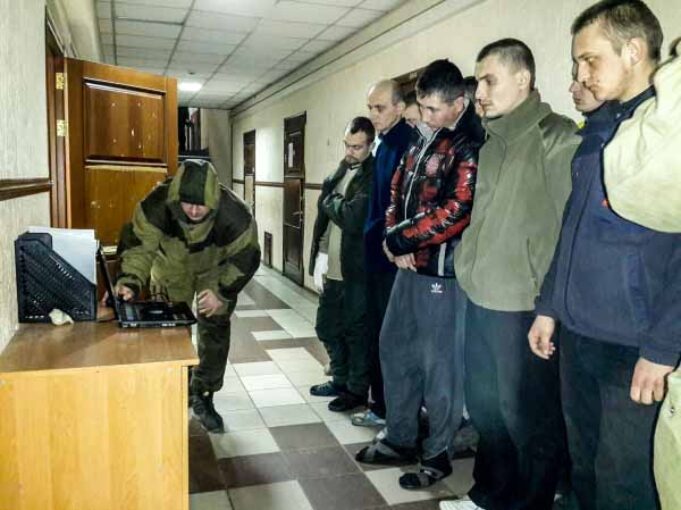 Сергія Фураєва та Артема Комісарчука звільнили з полону Сергія Фураєва та Артема Комісарчука звільнили з полону