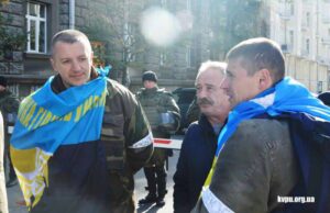 Працівники шахти № 1 зустрілися з Демчишиним і тимчасово припинили голодування Працівники шахти № 1 зустрілися з Демчишиним і тимчасово припинили голодування