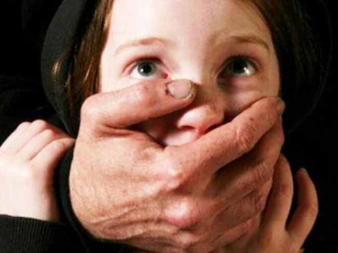 Засудили нововолинського педофіла, який двічі домагався малолітню дитину Засудили нововолинського педофіла