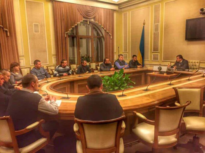 Нововолинські шахтарі домовилися з міністром про 18 мільйонів на зарплати Нововолинські шахтарі домовилися з міністром про 18 мільйонів на зарплати