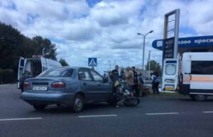 ДТП: не розминулись “Ланос” та мотоцикл ДТП: не розминулись "Ланос" та мотоцикл