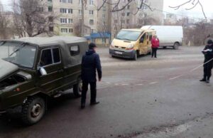 Біля «Оснастки» ДТП: зіткнулись «Волинянка» і «Renault Trafic» Біля «Оснастки» ДТП: зіткнулись «Волинянка» і «Renault Trafic»