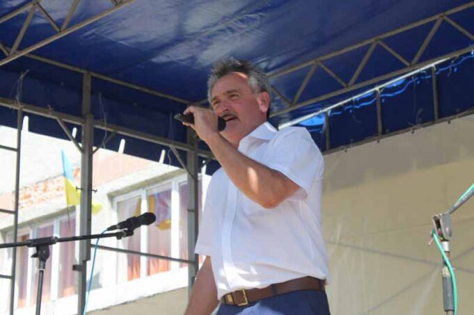 П’яний голова Литовезької ОТГ Іванчук побив свою підлеглу П'яний голова Литовезької ОТГ Іванчук побив свою підлеглу