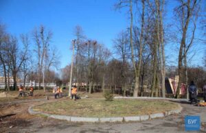 Пам’ятник Героям АТО, дубова алея та тенісні корти: хочуть реконструювати парк відпочинку Пам’ятник Героям АТО