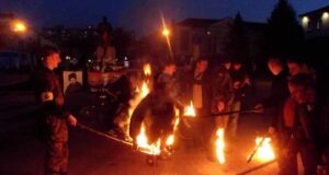 На майдані Незалежності вшанували Шевченка і спалили Путіна На майдані Незалежності вшанували Шевченка і спалили Путіна