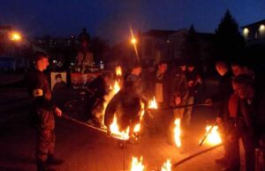 На майдані Незалежності вшанували Шевченка і спалили Путіна На майдані Незалежності вшанували Шевченка і спалили Путіна