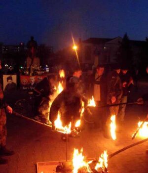 На майдані Незалежності вшанували Шевченка і спалили Путіна