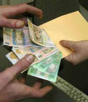 4fbf33856298a У Володимирі-Волинському «на гарячому» затримали податківців-хабарників
