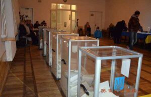 ДВК у ЗОШ №4: скрині з однією пломбою й незрозуміла реакція на зйомку ДВК у ЗОШ №4: скрині з однією пломбою й незрозуміла реакція на зйомку