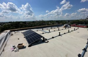 У Нововолинському ЦНАПі встановлюють сонячні панелі У-Нововолинському-ЦНАПі-встановлюють-сонячні-панелі