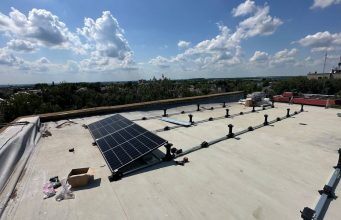 У Нововолинському ЦНАПі встановлюють сонячні панелі У-Нововолинському-ЦНАПі-встановлюють-сонячні-панелі