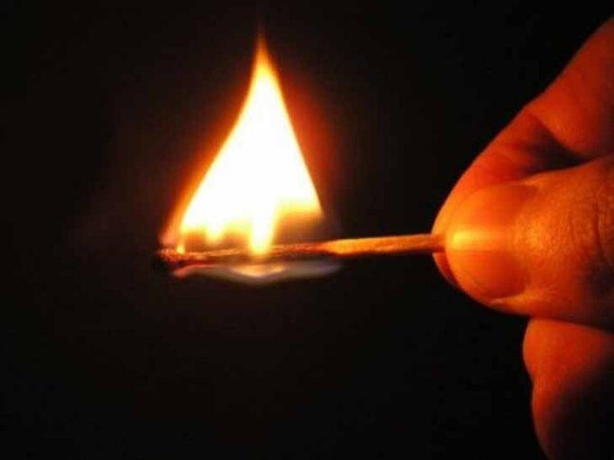 У Нововолинську чоловік підпалив квартиру вагітній жінці У Нововолинську чоловік підпалив квартиру вагітній жінці