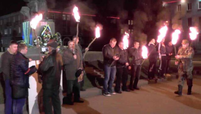 Факельна хода до 200-річчя від Дня народження Шевченка Факельна хода до 200-річчя від Дня народження Шевченка