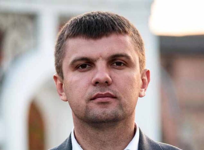 Нововолинець, який із ножем накинувся на таксиста, отримав 3,5 року умовно Нововолинець