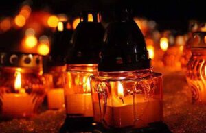 У Нововолинську після панахиди позбирали поминальні лампадки та прапори У Нововолинську після панахиди позбирали поминальні лампадки та прапори