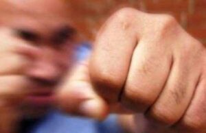 Двоє молодиків побили та пограбували п’яного чоловіка Двоє молодиків побили та пограбували п’яного чоловіка