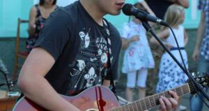 День вуличної музики від рок-клубу “Вольтаж” Нардеп Ігор Гузь роздумує