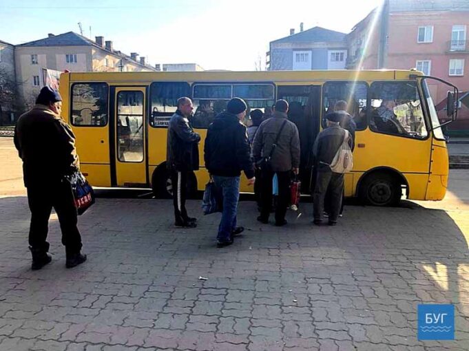 Поліція склала адмінпротокол на водія маршрутки, який порушив правила карантину Поліція склала адмінпротокол на водія маршрутки