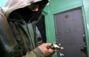 Двоє волинян, які обкрадали квартири у Нововолинську, втрапили за ґрати Двоє волинян