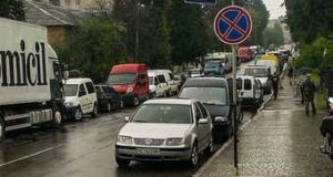 Активісти займуться проблемою парковок біля центрального ринку Активісти займуться проблемою парковок біля центрального ринку