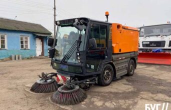 Автопарк ВУКГ поповнився спецтехнікою для прибирання вулиць у Нововолинську Автопарк ВУКГ поповнився спецтехнікою для прибирання вулиць у Нововолинську