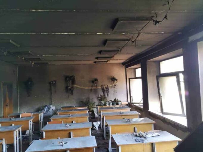 У школі № 7 згорів кабінет хімії! У школі № 7 згорів кабінет хімії!