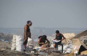 Справжнє рабство: безхатьків споювали та змушували працювати на нововолинському полігоні ТПВ Справжнє рабство: безхатьків споювали та змушували працювати на нововолинському полігоні ТПВ