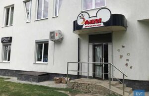 За дві ночі в Нововолинську розтрощили магазин та автомобілі підприємців За дві ночі в Нововолинську розтрощили магазин та автомобілі підприємців