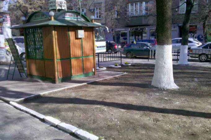 У Благодатному не будуть білити дерева та бордюри У Благодатному не будуть білити дерева та бордюри