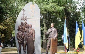 У Луцьку відкрили пам’ятник загиблим героям Небесної сотні У Луцьку відкрили пам’ятник загиблим героям Небесної сотні