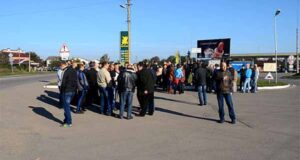 Шахтарі поїдуть на прийом до міністра і знову перекриють дорогу Шахтарі поїдуть на прийом до міністра і знову перекриють дорогу